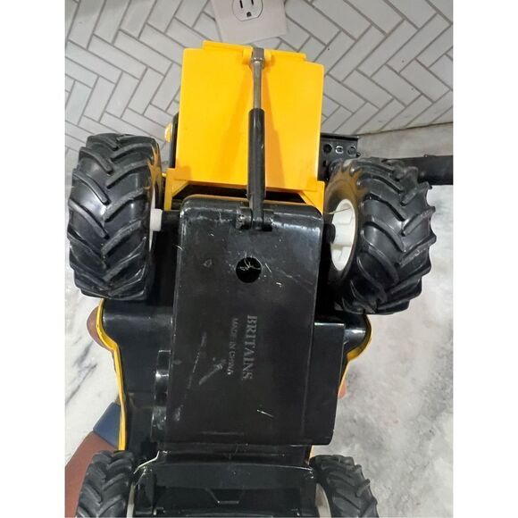 New Holland CX880 Britain Model 1:32 Reaper. Incomplete - Picture 9 of 10